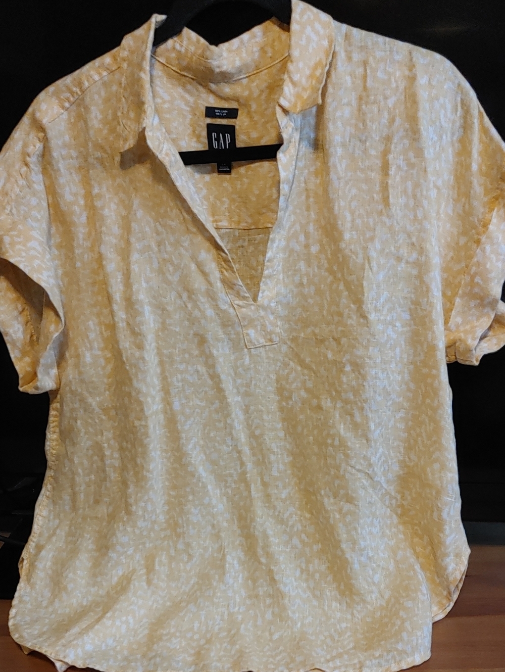 GAP Women's Light Yellow Patterned Collared V-Neck Top